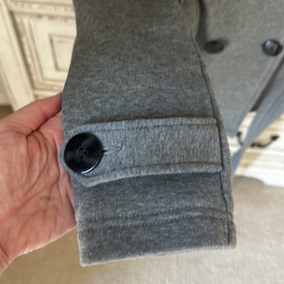 Gray, lightweight women’s pea coat with belt and black double-breasted buttons - Picture 4 of 4